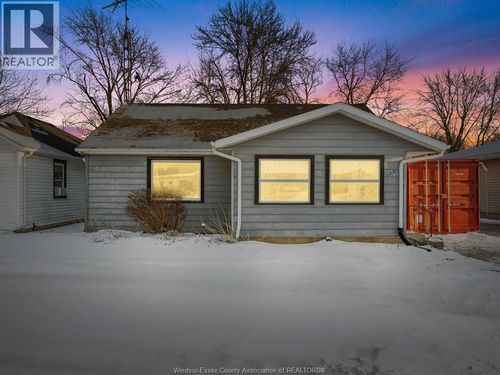 128 Victoria Ave, Essex, ON, N8M1N1 | Card Image