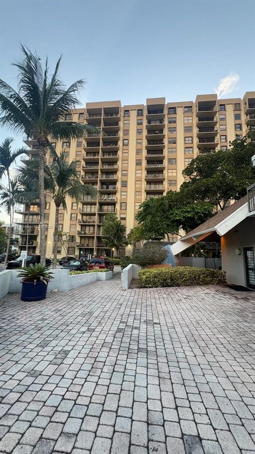 a801-1470 Ne 123rd St, North Miami, FL, 33161-6033 | Card Image