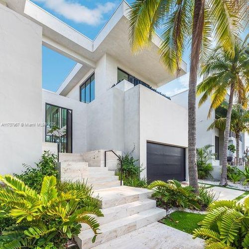 773 Ne 77th Ter, Miami, FL, 33138-5217 | Card Image