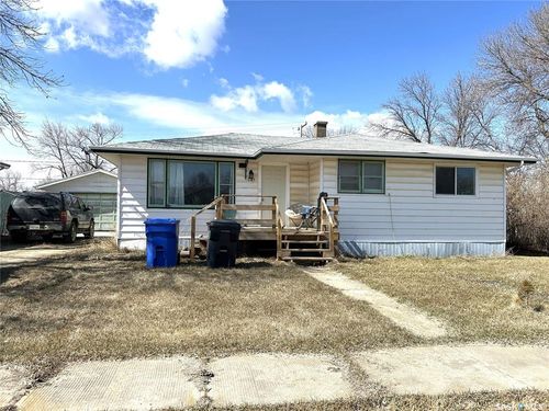 321 3 St, Frobisher, SK, S0C1W0 | Card Image