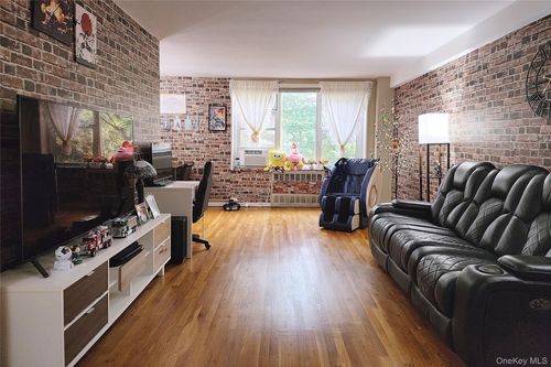 apt-5e-209-20 18th 18th Ave, Bayside, NY, 11360-1413 | Card Image