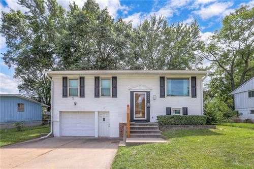 8409 93rd St, Kansas City, MO, 64138-4612 | Card Image