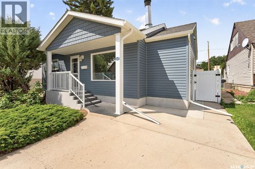 892 7th Ave Nw, Moose Jaw, SK, S6H4C2 | Card Image