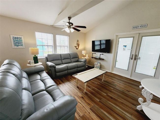 16606 John Davis Rd, House other with 2 bedrooms, 1 bathrooms and null parking in Jamaica Beach TX | Image 5