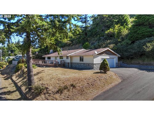 94287 June St, Gold Beach, OR, 97444-9711 | Card Image