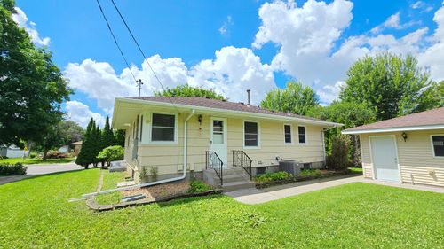 3001 29th Ave Ne, Saint Anthony, MN, 55418-2413 | Card Image