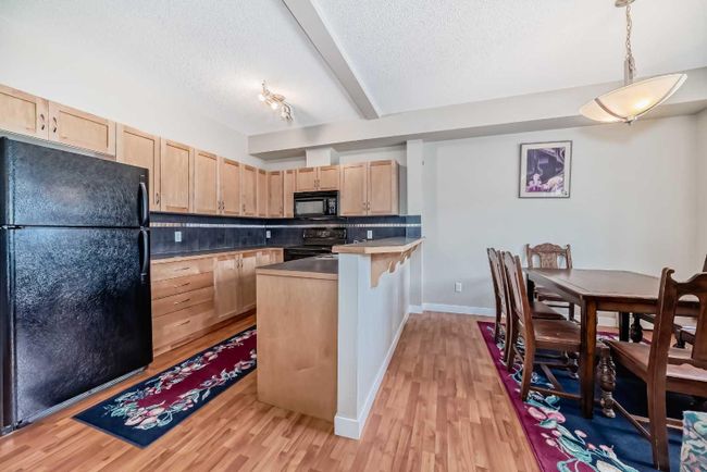 2214 - 211 Aspen Stone Boulevard Sw, Home with 2 bedrooms, 2 bathrooms and 1 parking in Calgary AB | Image 4