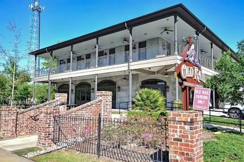 639 Girod St, Mandeville, LA, 70448-5205 | Card Image