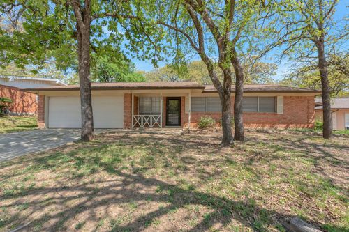 33 Somerset Ter, Bedford, TX, 76022-6540 | Card Image