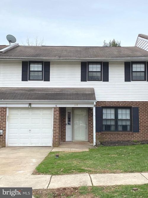 334 Laurel Dr, COLLEGEVILLE, PA, 19426-2251 | Card Image