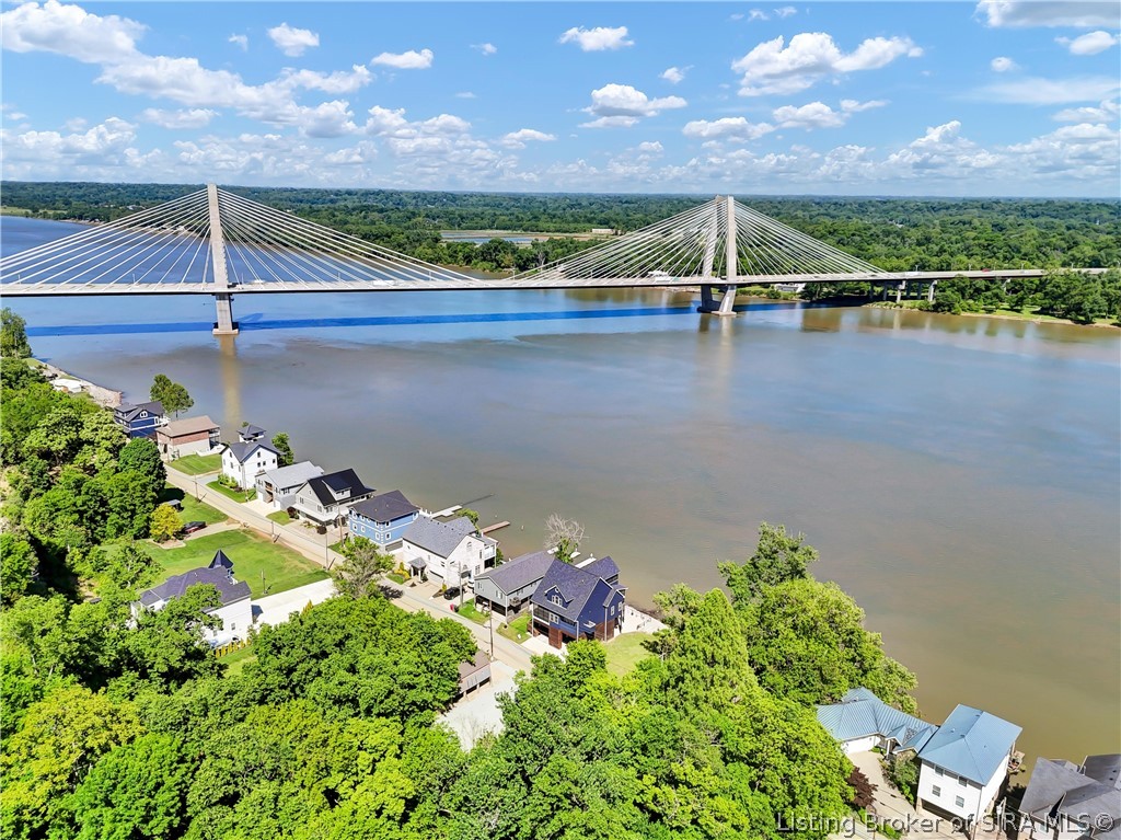 Land in Jeffersonville