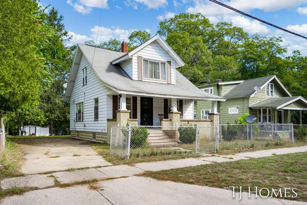Leonard Ave, Muskegon, MI 49442