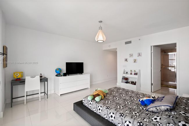 UNIT-2807 - 3301 Ne 183 Rd St, Condo with 3 bedrooms, 4 bathrooms and null parking in Aventura FL | Image 44