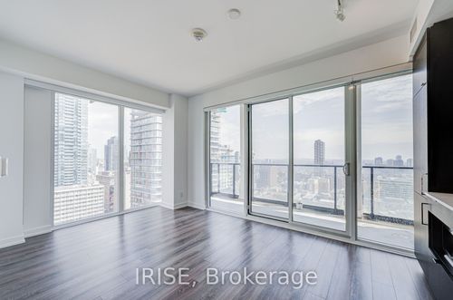 2716-20 Edward St, Toronto, ON, M5G0C5 | Card Image