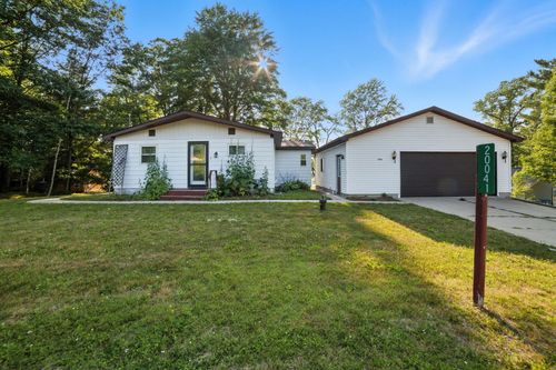 20041 E Chippewa Lake Dr, Chippewa Lake, MI, 49320-5190 | Card Image