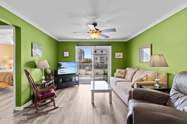 Living Area | Image 15
