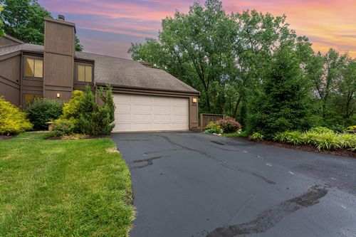 d-2025 Willow Glen Ln, Columbus, OH, 43229-1550 | Card Image