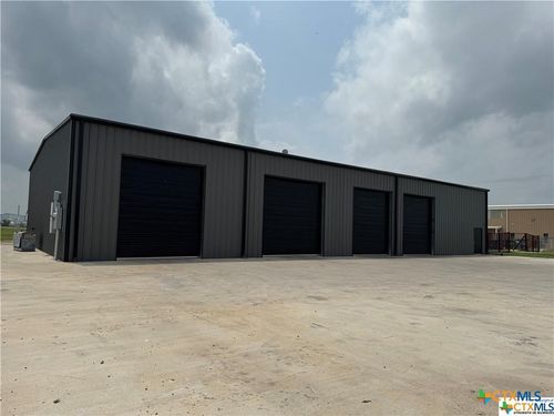 887 Bob White Rd, Victoria, TX, 77905-0717 | Card Image
