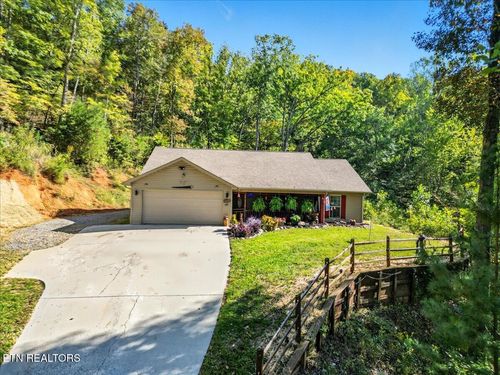 7318 Brewer Rd, Maryville, TN, 37801-1227 | Card Image