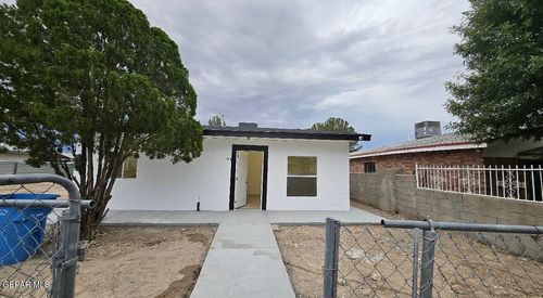 124 Ensenada Way, Socorro, TX, 79927-1636 | Card Image