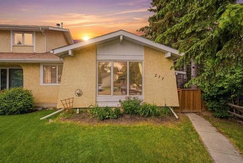 217 Woodvale Bay Sw, Calgary, AB, T2W3L4 | Card Image