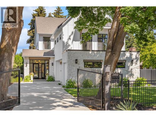 2053 Long St, Kelowna, BC, V1Y1L3 | Card Image