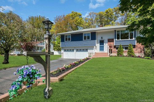 62 Craig Road, Islip, NY, 11752 | Card Image