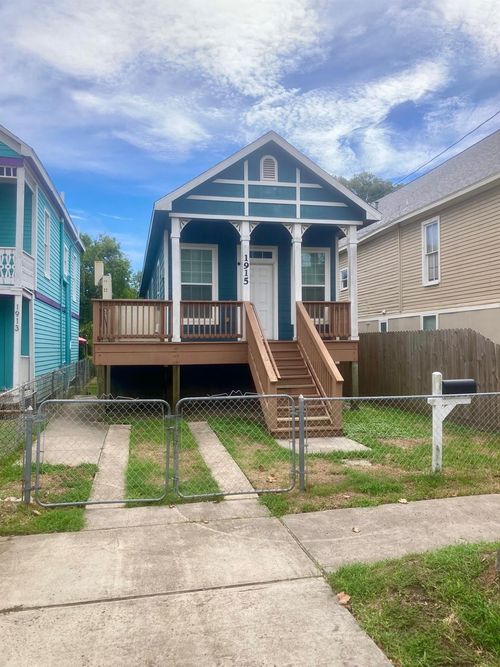 1915 Avenue N, Galveston, TX, 77550-4745 | Card Image