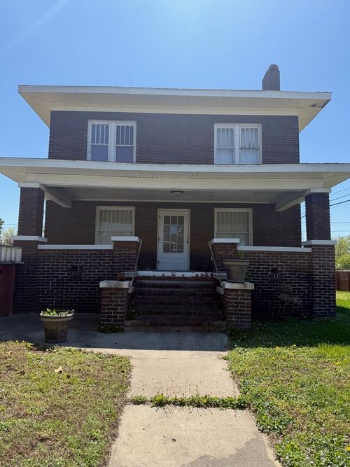 802 E Poplar St, West Frankfort, IL, 62896-1439 | Card Image