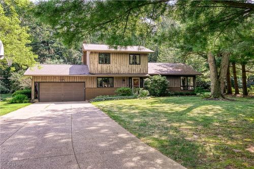 532 Beverly Dr, Tallmadge, OH, 44278-1414 | Card Image