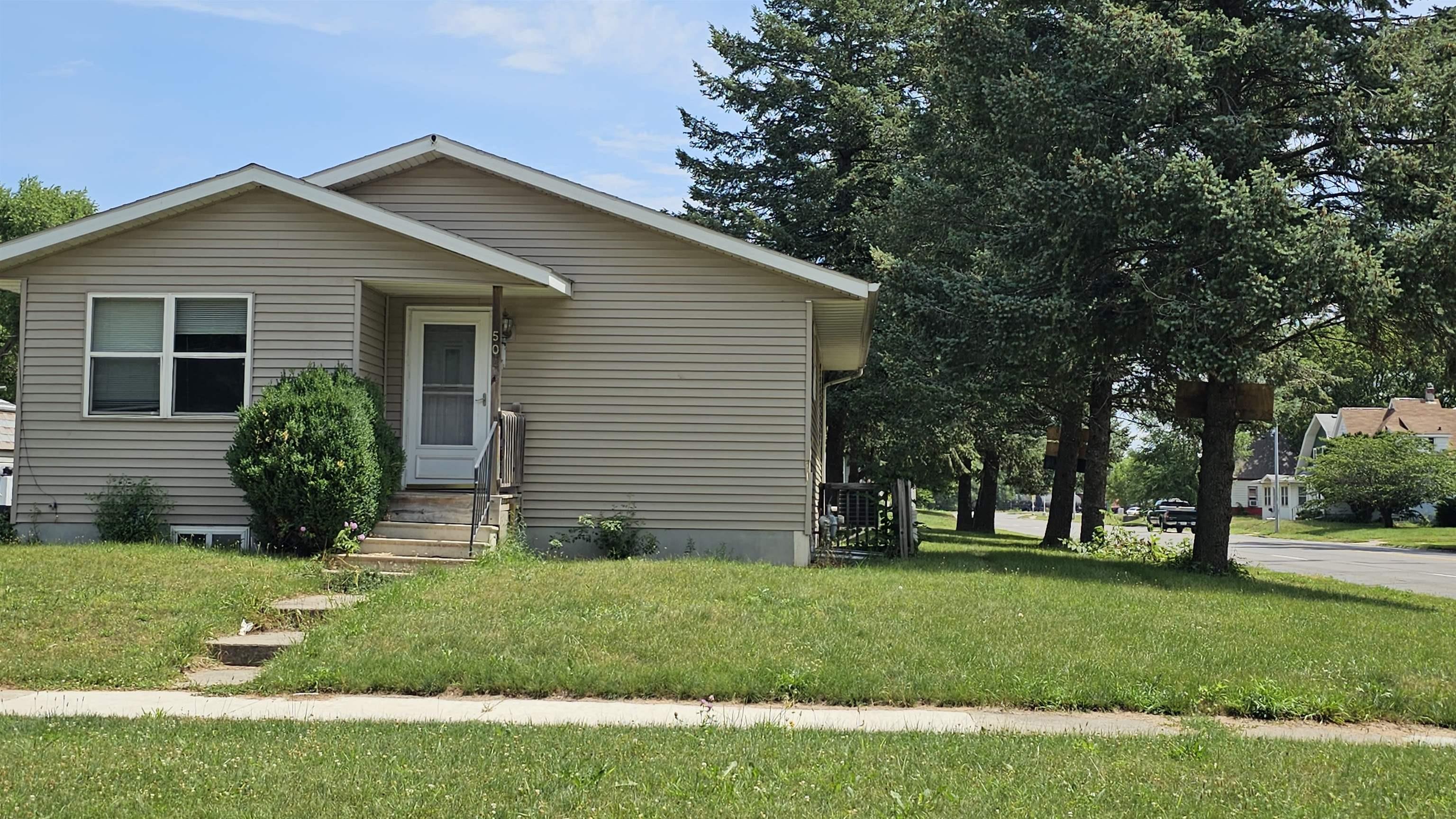 Linden Ave, Waterloo, IA 50703