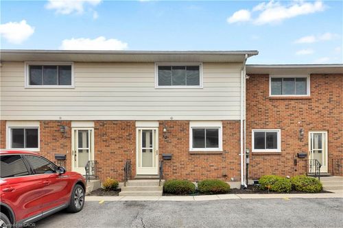 32 Montclair Crescent, Simcoe, ON, N3Y4R9 | Card Image