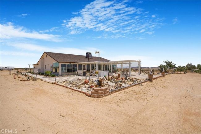61975 Old Chisholm Trl, House other with 3 bedrooms, 3 bathrooms and 2 parking in Joshua Tree CA | Image 8