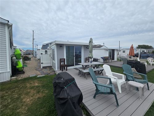 689 Succotash Rd, South Kingstown, RI, 02879-5839 | Card Image