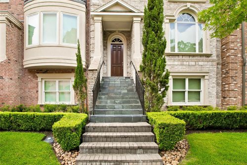 4 Waterway Ct, The Woodlands, TX, 77380-2641 | Card Image