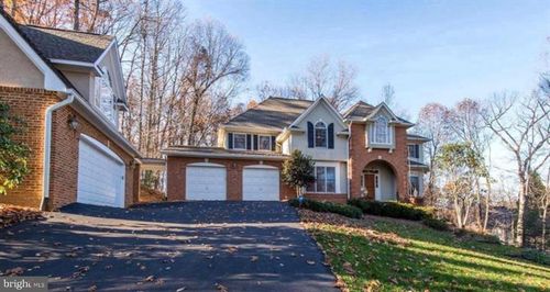 2082 Hunters Crest Way, Vienna, VA, 22181-2840 | Card Image