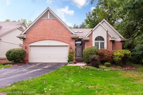 30532 Hazelwood Court, Farmington Hills, MI, 48331 | Card Image