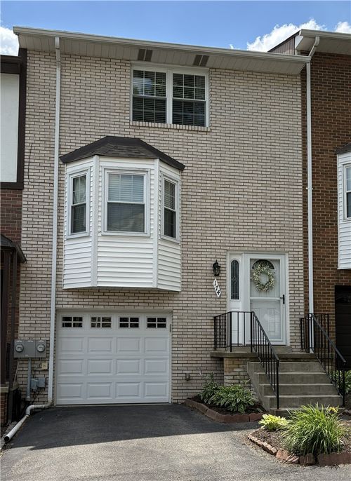 174 Woodstone Ln, New Kensington, PA, 15068-4642 | Card Image