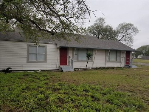 629 Nettie Ave, Kingsville, TX, 78363-3666 | Card Image