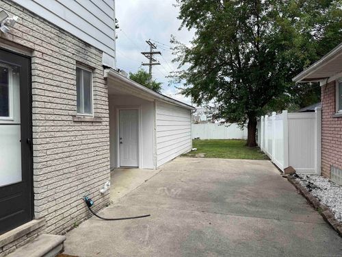 20833 Anita St Street, Harper Woods, MI, 48225 | Card Image