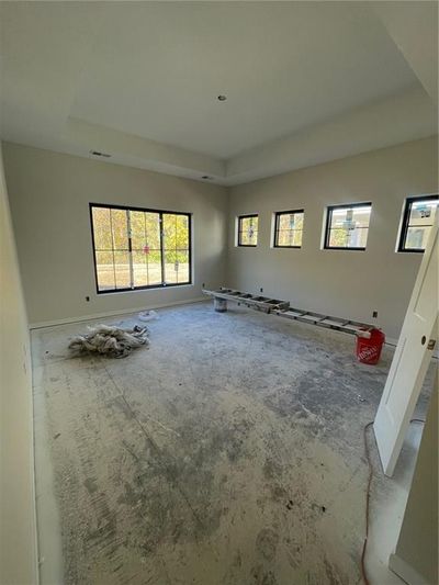 Primary bedroom - lots of light | Image 3