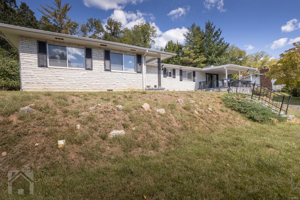 Ellis Ave, Waynesville, MO 65583