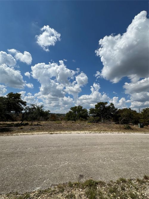 22007 Red Bird Dr, Lago Vista, TX, 78645-7301 | Card Image