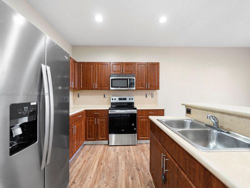 1049 Ne 42nd Pl, Homestead, FL, 33033-5150 | Card Image
