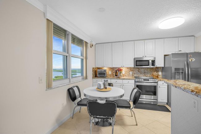 APT-1901 - 5049 N Highway A1a, Condo with 3 bedrooms, 2 bathrooms and null parking in Hutchinson Island FL | Image 28