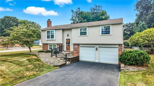 7797 Raglan Dr Ne, Warren, OH, 44484-1469 | Card Image