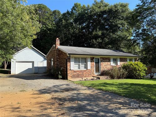 105 Smith Ln, Mount Holly, NC, 28120-9306 | Card Image