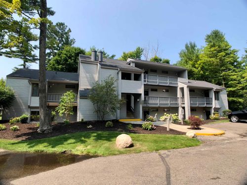 5631 Creeks Xing, Williamsburg, MI, 49690-9463 | Card Image