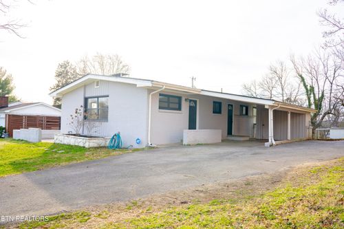 2807 Thomas Dr, Maryville, TN, 37804-2562 | Card Image