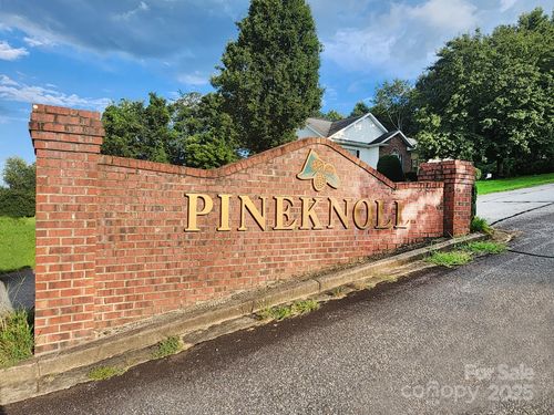 30-00 Pineknoll Dr, Hickory, NC, 28602 | Card Image